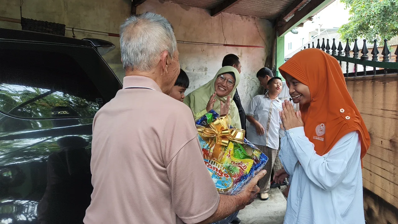Parsel Ramadan Mengetuk Pintu Para Lansia